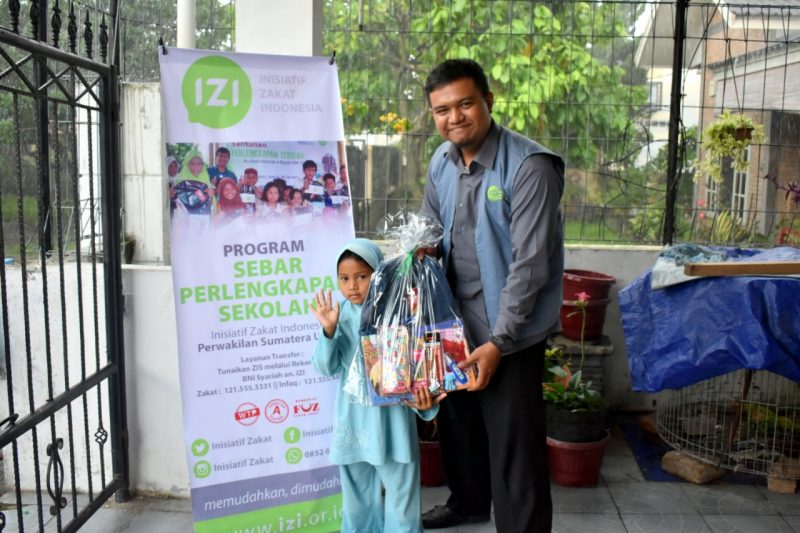 4 Perlengkapan Sekolah