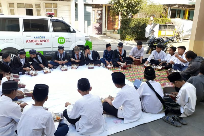 2 Perlengkapan Sekolah