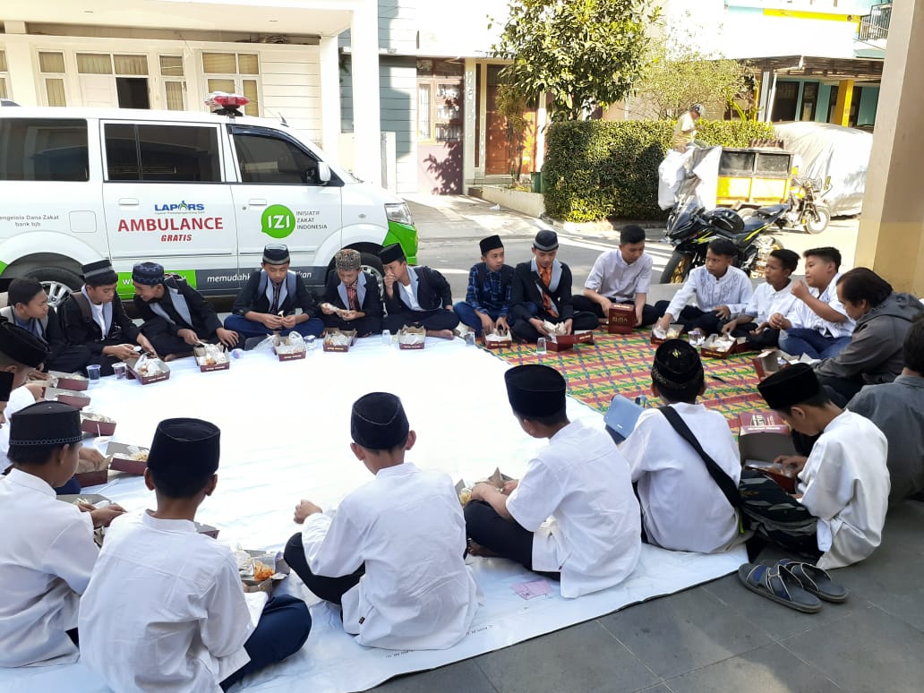 2 Perlengkapan Sekolah
