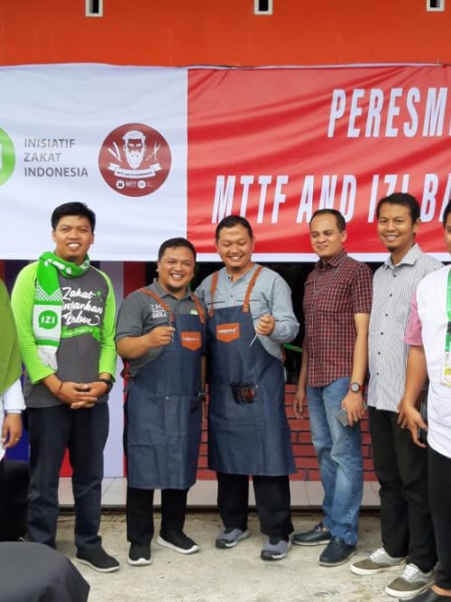 2 Barbershop IZI Riau