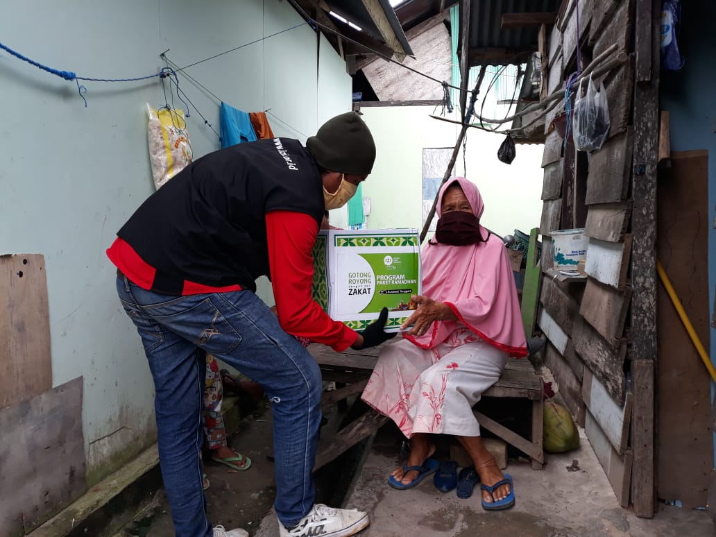 gotong royong zakat bagi warga pesisir nambo