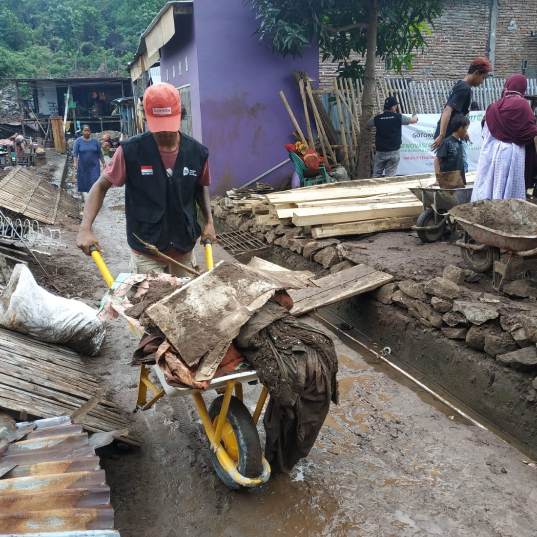 Bangun Rumah Terdampak Bencana