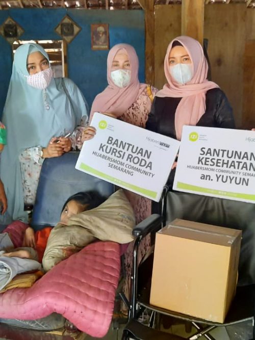 Bantuan kursi roda HmC