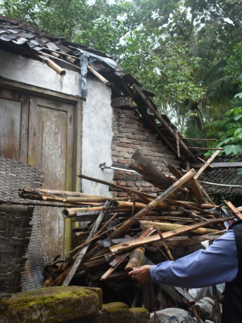 Benah rumah suharti