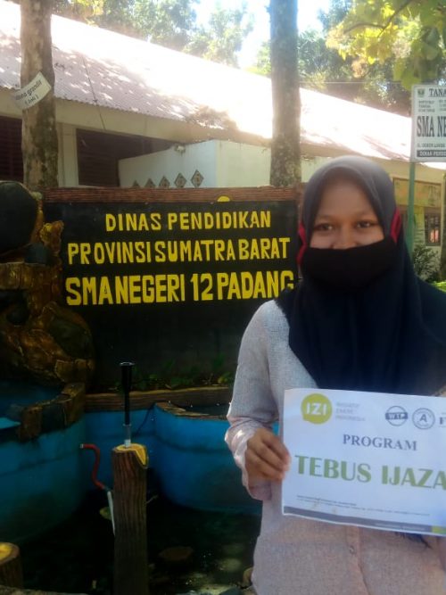 Fina hencak lanjut sarjana
