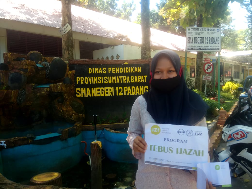 Fina hencak lanjut sarjana