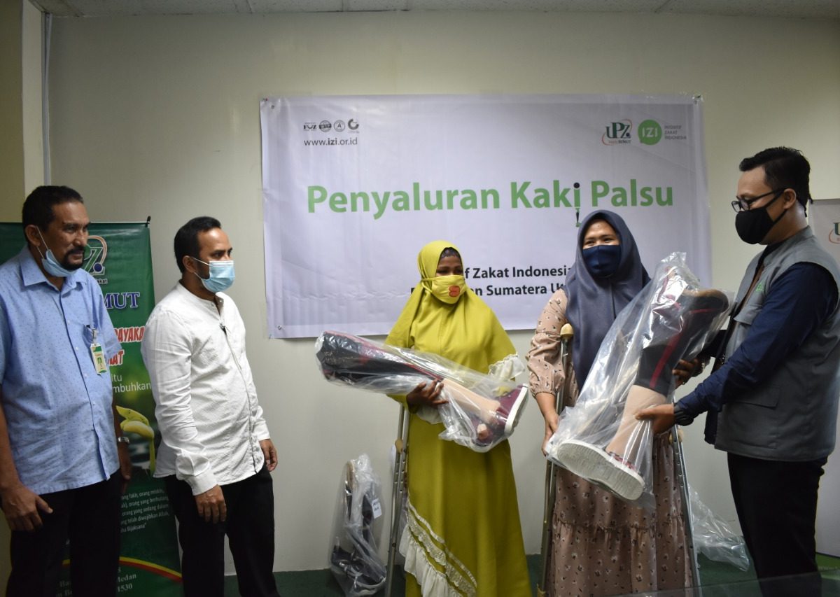kaki palsu IZI