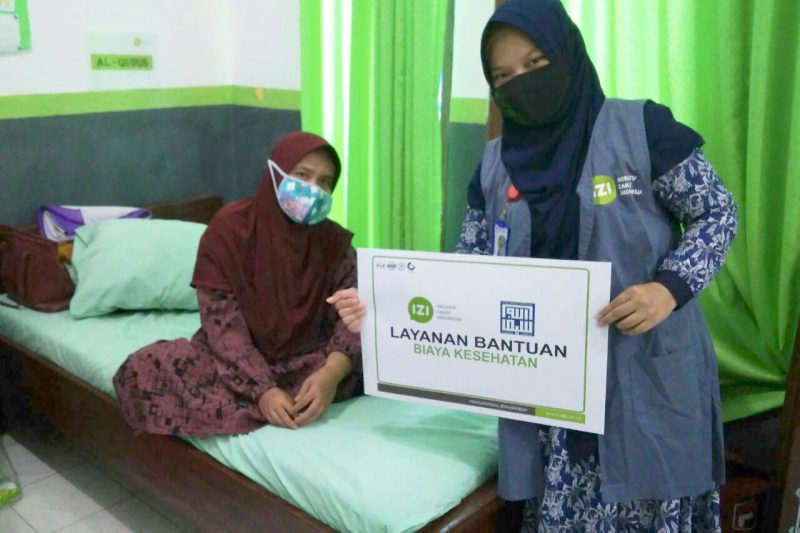 IZI Banten menyalurkan bantuan kepada Omih, penderita kerusakan rongga mulut dan rahang