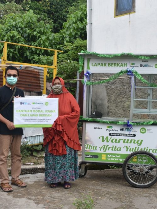 Penyerahan Lapak Berkah dan bantuan modal usaha yang diprakarsai Pegadaian Kanwil III Palembang dan IZI Sumsel